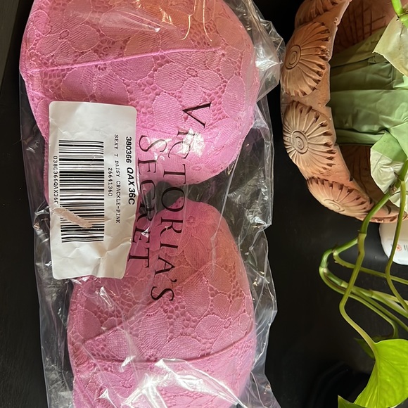 Victoria’s Secret sexy tee lacie push-up bra - Picture 3 of 3